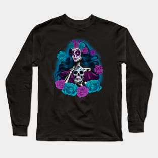 mexican catrina holding a sugar skull with flowers Long Sleeve T-Shirt